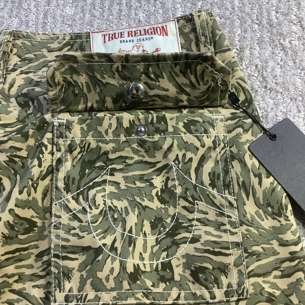 True Religion Abstract Camo SN Cargo Pants Green Straight Leg Size 30 x 32 NWT